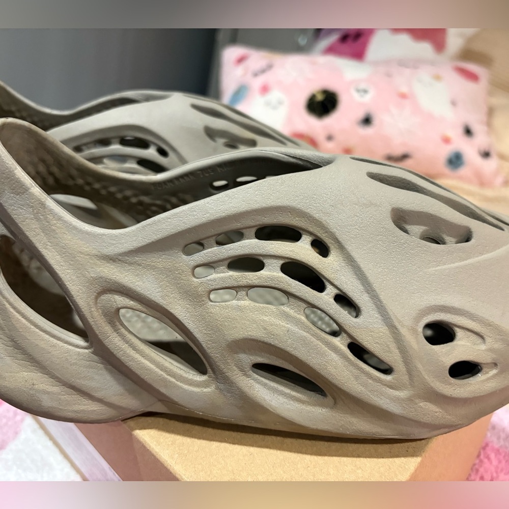 Original Yeezy Foams w box